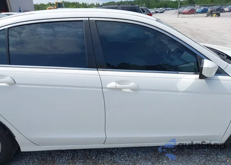 2011 Honda Accord 2.4 Se z USA, uszkodzony, nr VIN 1HGCP2F60BA017072